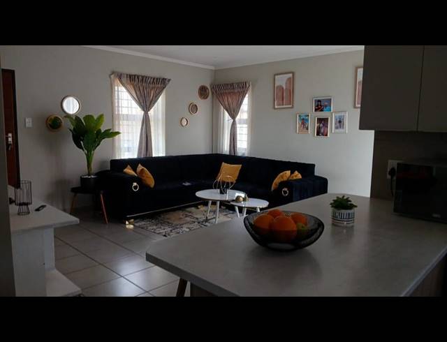 4 BEDROOM HOUSE FOR SALE IN PROTEA GLEN